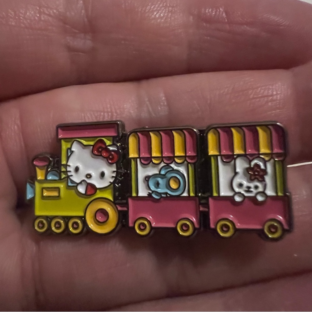 hello kitty pin